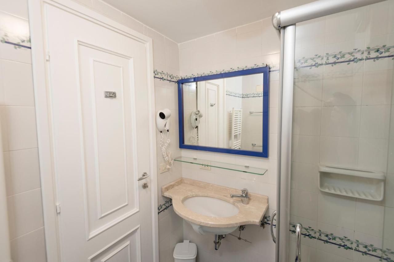 Mami Sabaudia Hotel Εξωτερικό φωτογραφία