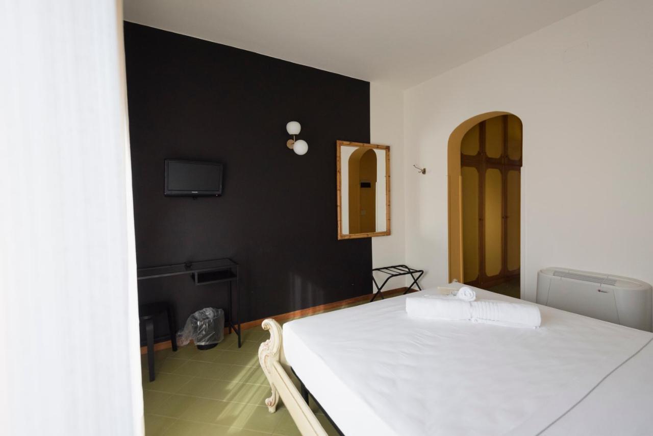 Mami Sabaudia Hotel Εξωτερικό φωτογραφία
