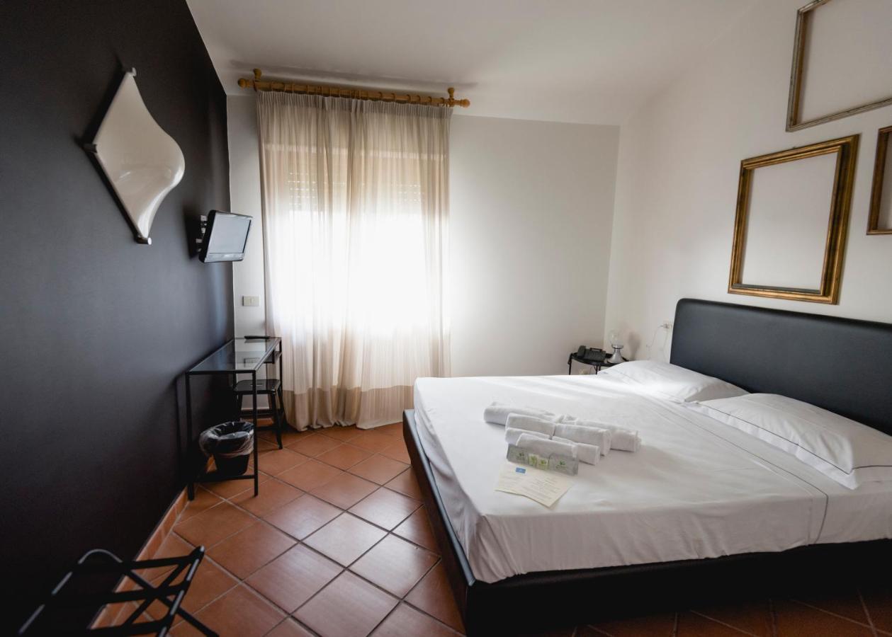 Mami Sabaudia Hotel Εξωτερικό φωτογραφία