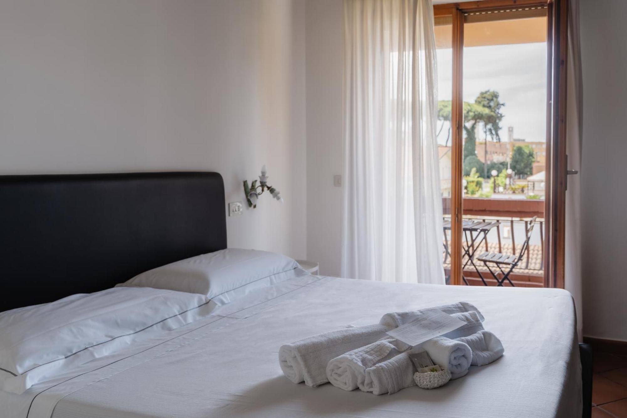 Mami Sabaudia Hotel Εξωτερικό φωτογραφία
